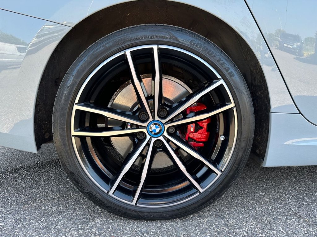 USED 2023 72 BMW 3 SERIES 2.0 330e 12kWh M Sport Saloon 4dr Petrol Plug-in Hybrid Auto Euro 6 (s/s) (292 ps) FULL S/H Huge Spec Great Condition