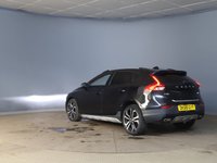 USED 2018 68 VOLVO V40 CROSS COUNTRY 1.5 T3 GPF Pro Hatchback 5dr Petrol Auto Euro 6 (s/s) (152 ps) 