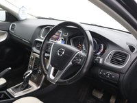 USED 2018 68 VOLVO V40 CROSS COUNTRY 1.5 T3 GPF Pro Hatchback 5dr Petrol Auto Euro 6 (s/s) (152 ps) REAR CAMERA | CRUISE CONTROL