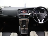 USED 2018 68 VOLVO V40 CROSS COUNTRY 1.5 T3 GPF Pro Hatchback 5dr Petrol Auto Euro 6 (s/s) (152 ps) REAR CAMERA | CRUISE CONTROL