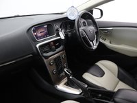 USED 2018 68 VOLVO V40 CROSS COUNTRY 1.5 T3 GPF Pro Hatchback 5dr Petrol Auto Euro 6 (s/s) (152 ps) REAR CAMERA | CRUISE CONTROL