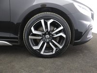 USED 2018 68 VOLVO V40 CROSS COUNTRY 1.5 T3 GPF Pro Hatchback 5dr Petrol Auto Euro 6 (s/s) (152 ps) REAR CAMERA | CRUISE CONTROL