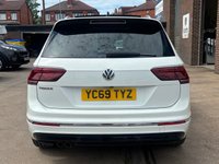 USED 2019 69 VOLKSWAGEN TIGUAN 2.0 TDI R-Line Tech SUV 5 Door Diesel Automatic DSG White Euro 6 1 Former Keeper HEATED SEATS+PAN ROOF+BLUETOOTH+DAB