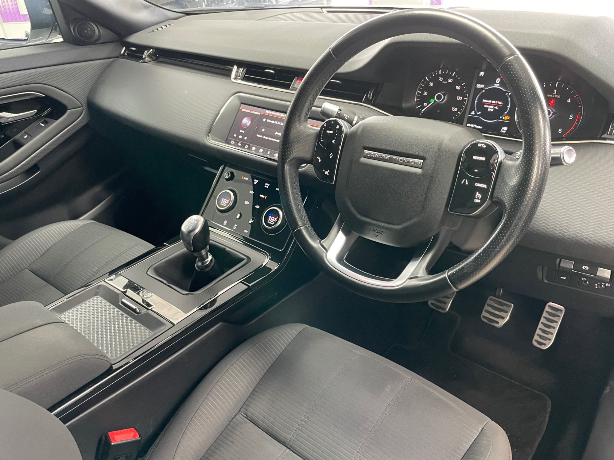 USED 2019 69 LAND ROVER RANGE ROVER EVOQUE 2.0 D150 R-Dynamic SUV 5dr Diesel Manual FWD Euro 6 (s/s) (150 ps) 
