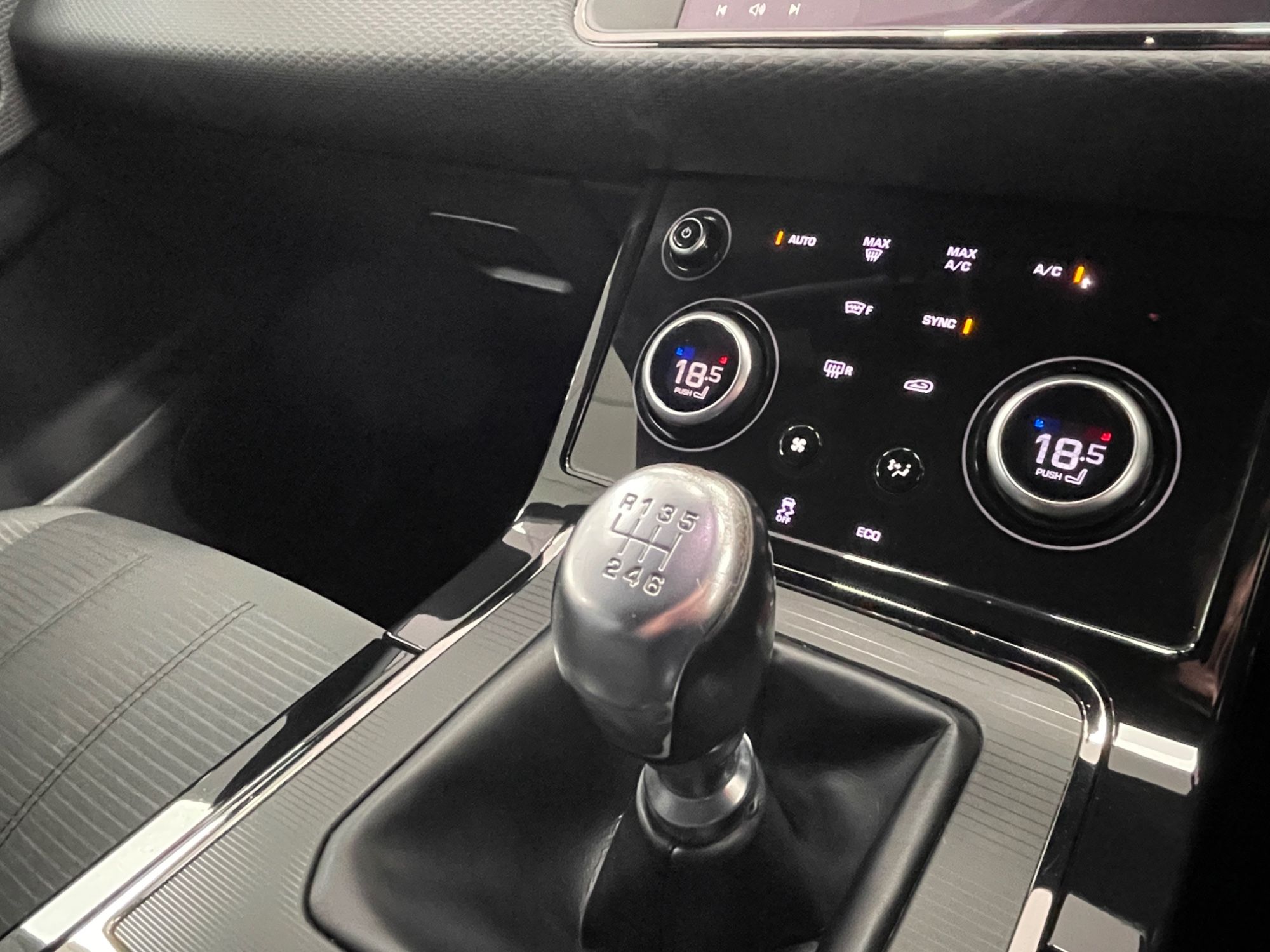 USED 2019 69 LAND ROVER RANGE ROVER EVOQUE 2.0 D150 R-Dynamic SUV 5dr Diesel Manual FWD Euro 6 (s/s) (150 ps) 