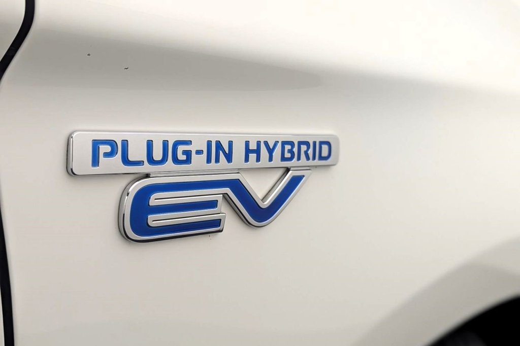 USED 2020 69 MITSUBISHI OUTLANDER 2.4h TwinMotor 13.8kWh 4h SUV 5dr Petrol Plug-in Hybrid CVT 4WD Euro 6 (s/s) (209 ps) 4X4, Camera, Keyless