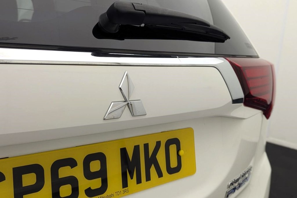 USED 2020 69 MITSUBISHI OUTLANDER 2.4h TwinMotor 13.8kWh 4h SUV 5dr Petrol Plug-in Hybrid CVT 4WD Euro 6 (s/s) (209 ps) 4X4, Camera, Keyless