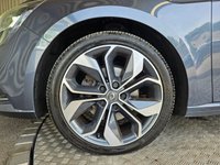 USED 2018 18 RENAULT MEGANE 1.6 dCi Signature Nav Sport Tourer 5dr Diesel Manual Euro 6 (s/s) (130 ps) 