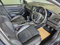 USED 2018 18 RENAULT MEGANE 1.6 dCi Signature Nav Sport Tourer 5dr Diesel Manual Euro 6 (s/s) (130 ps) 
