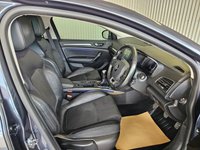 USED 2018 18 RENAULT MEGANE 1.6 dCi Signature Nav Sport Tourer 5dr Diesel Manual Euro 6 (s/s) (130 ps) 