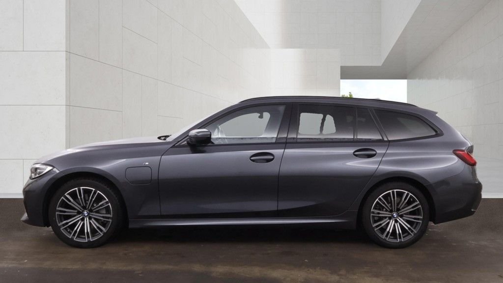 USED 2021 21 BMW 3 SERIES 2.0 330e 12kWh M Sport Touring 5dr Petrol Plug-in Hybrid Auto Euro 6 (s/s) (292 ps) FULL DEALER SERVICE HISTORY