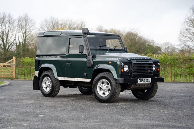 View our LAND ROVER DEFENDER 90