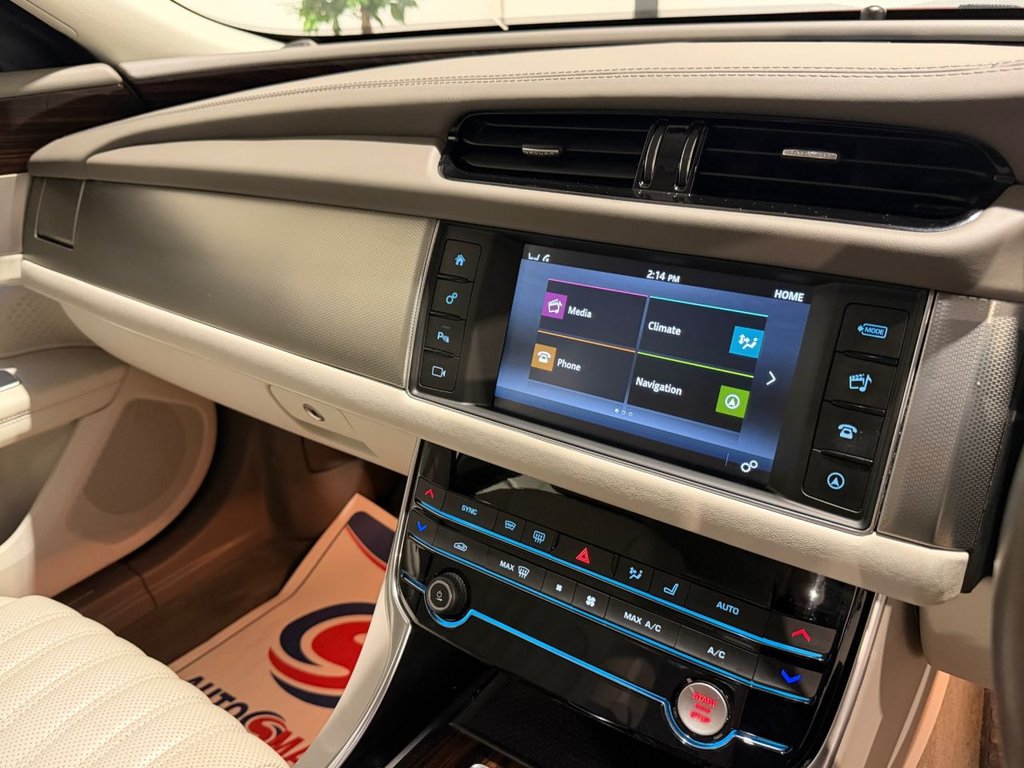 USED 2018 18 JAGUAR XF 2.0d Portfolio Saloon 4dr Diesel Auto Euro 6 (s/s) (180 ps) 