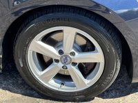 USED 2015 65 VOLVO V40 2.0 T2 SE Hatchback 5dr Petrol Manual Euro 6 (s/s) (122 ps) 