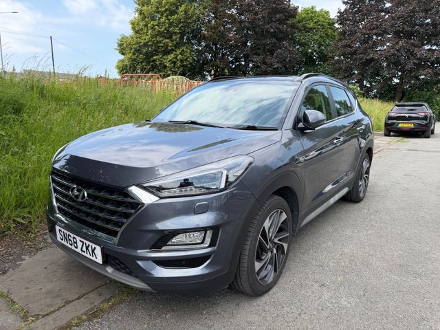 2018 68 HYUNDAI TUCSON 1.6 CRDI 5d Tucson Premium SE DCT AUTO EURO 6 2WD 134BHP+2 KEYS+FSH+PARK SENSORS+CAMERA+LEATHER HEATED SEATS+SUNROOF+AIRCON+ADAPTIVE CRUISE+BT AUDIO+HEATED STEERING WHEEL+USB+AUX+ALLOYS+NAV+ Estate2 KEYS+FSH+PARK SENSORS+CAMERA+LEATHER HEATED SEATS+SUNROOF+AIRCON+ADAPTIVE CRUISE+BT AUDIO+HEATED STEERING WHEEL+USB+AUX+ALLOYS+NAV+HPI CLEAR