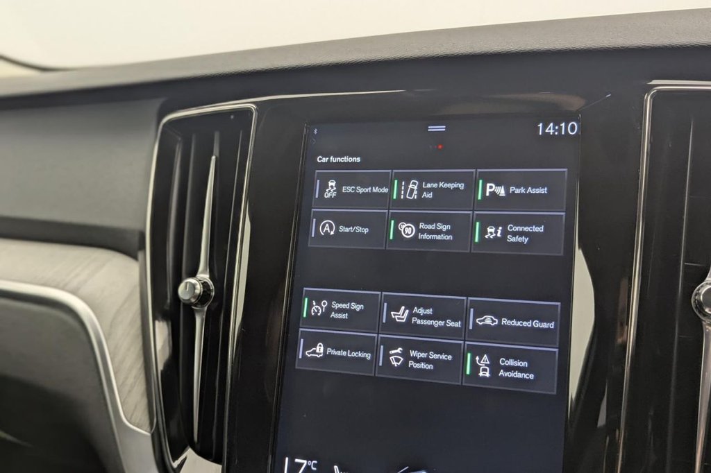 USED 2018 68 VOLVO V60 2.0 D4 Inscription Estate 5dr Diesel Auto Euro 6 (s/s) (190 ps) Sat Nav, Heated Screen, Cruise