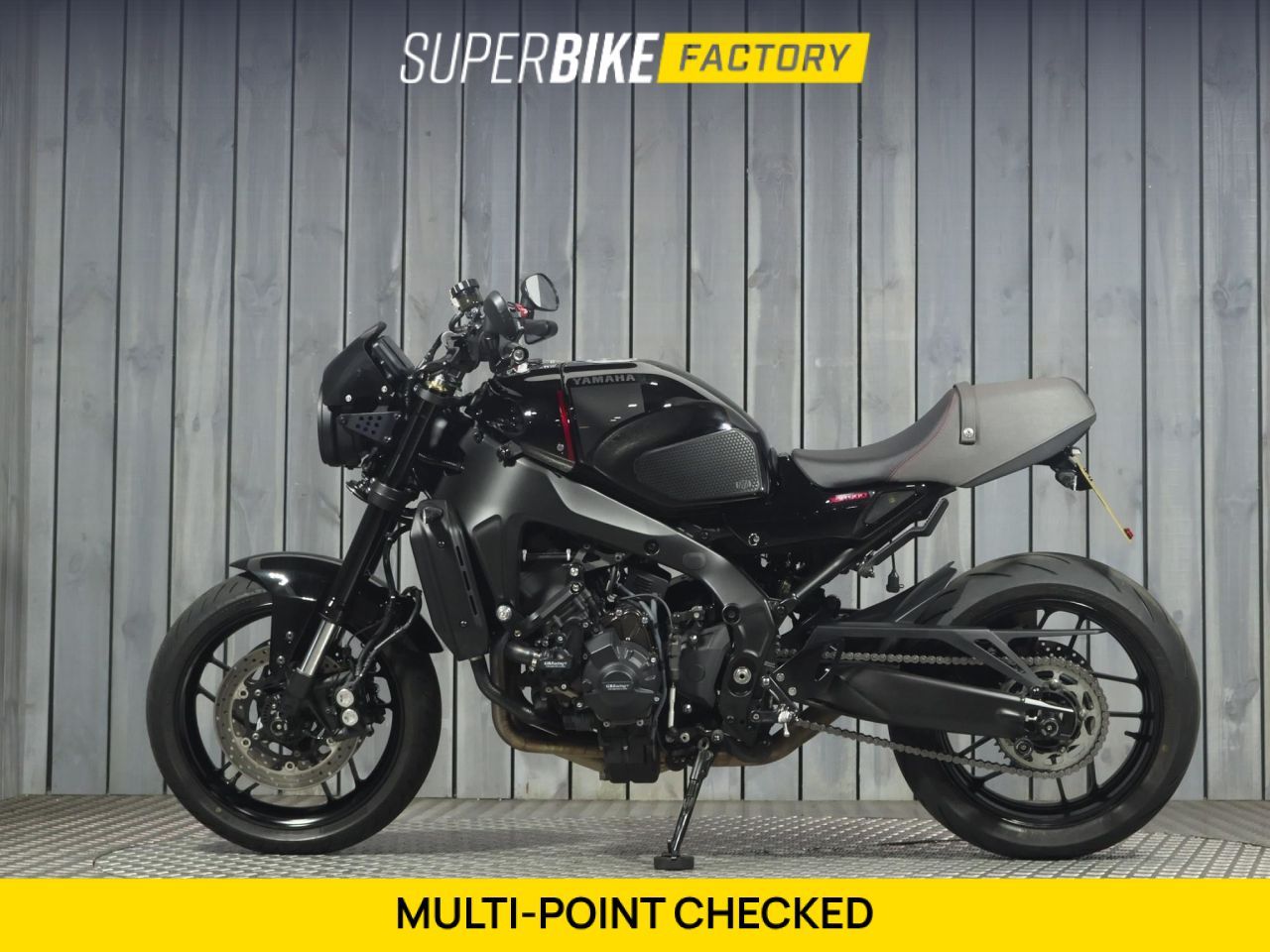 YAMAHA XSR900