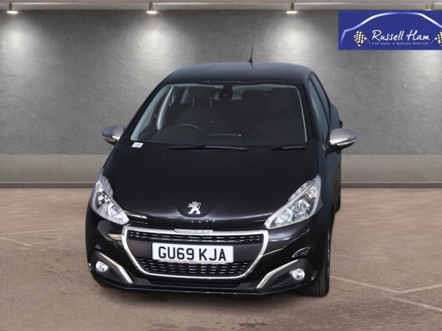 View our PEUGEOT 208