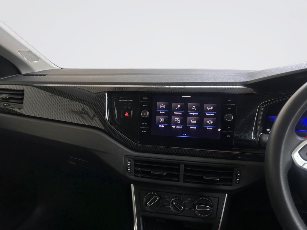 2023 Volkswagen Polo — image 17