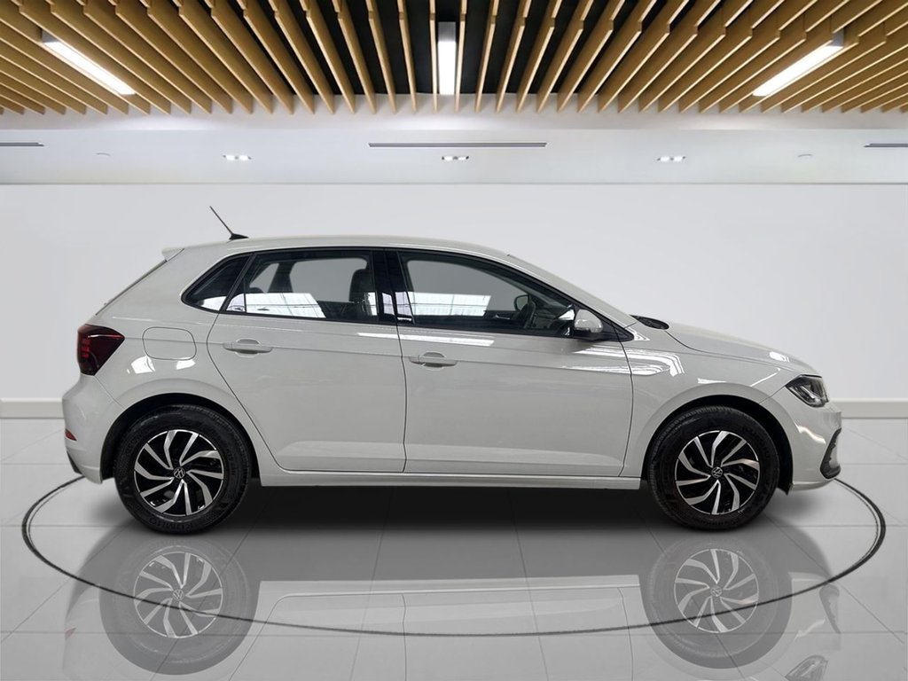 2023 Volkswagen Polo — image 7