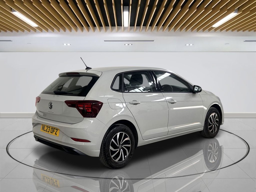 2023 Volkswagen Polo — image 6