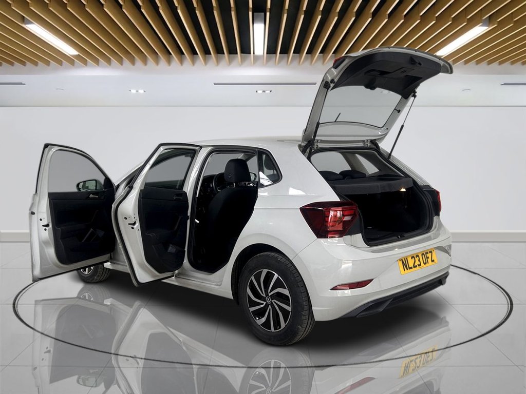 2023 Volkswagen Polo — image 8