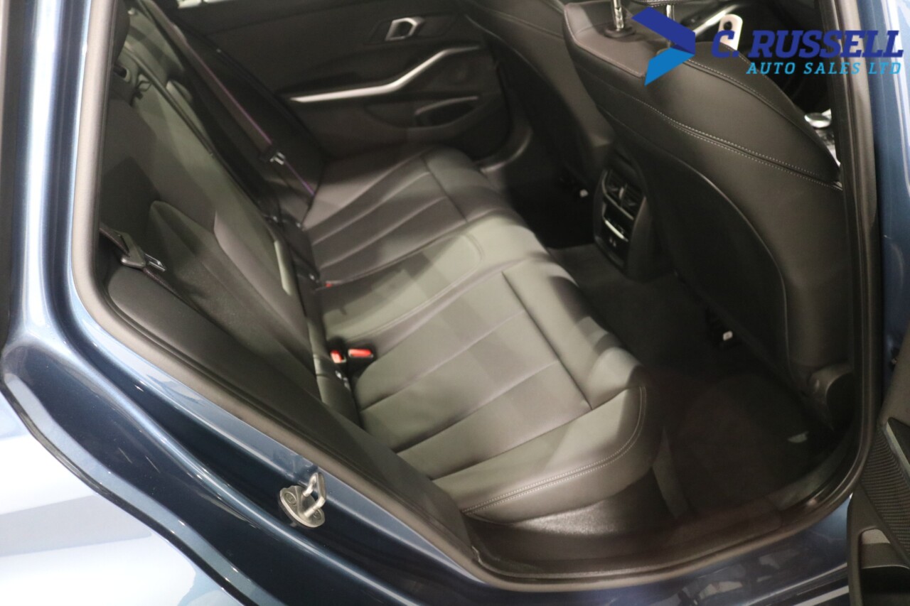 2025 BMW 3 SERIES 2.0 320i M Sport Touring 5dr Petrol Auto Euro 6 (s/s) (184 ps) - vehicle photo 10 for sale on PureCar