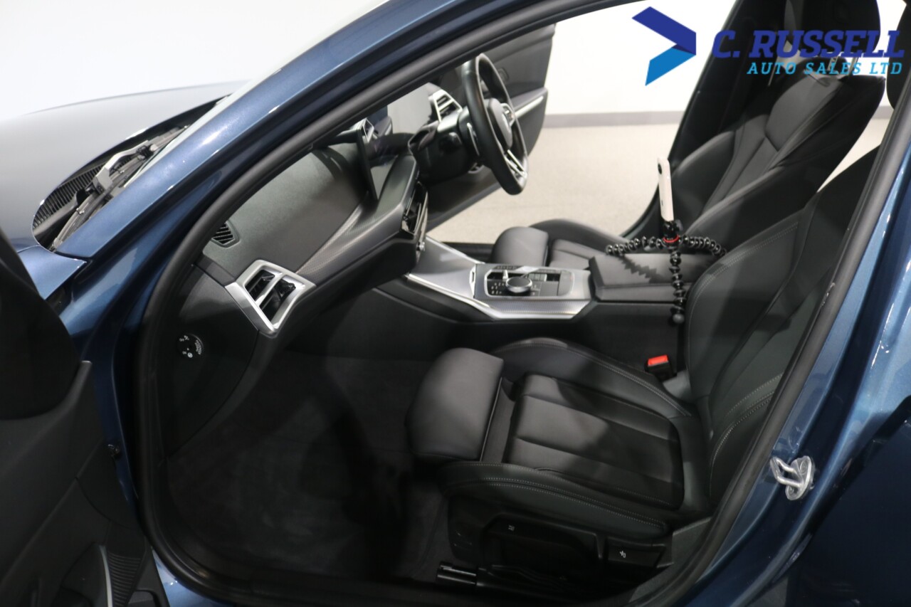 2025 BMW 3 SERIES 2.0 320i M Sport Touring 5dr Petrol Auto Euro 6 (s/s) (184 ps) - vehicle photo 13 for sale on PureCar