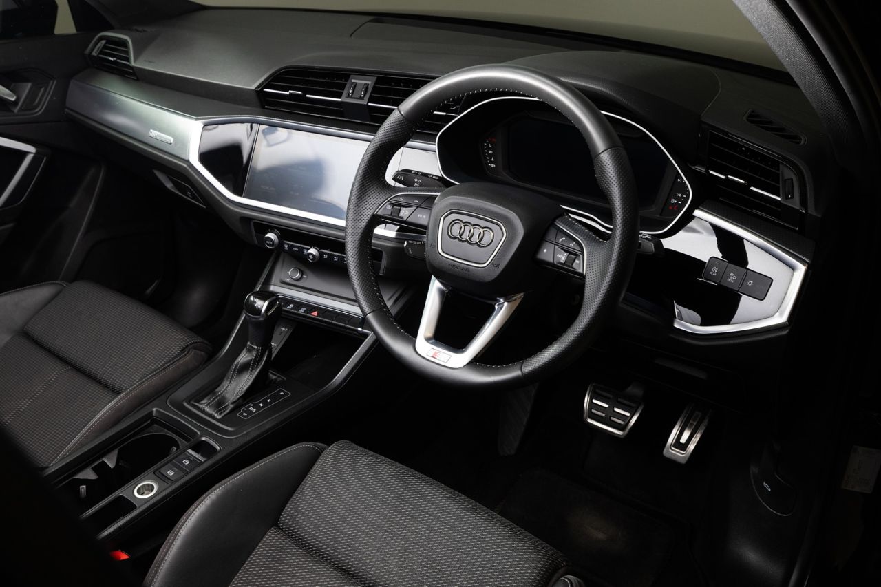 2019 AUDI Q3 S Line - vehicle photo 15 for sale on PureCar