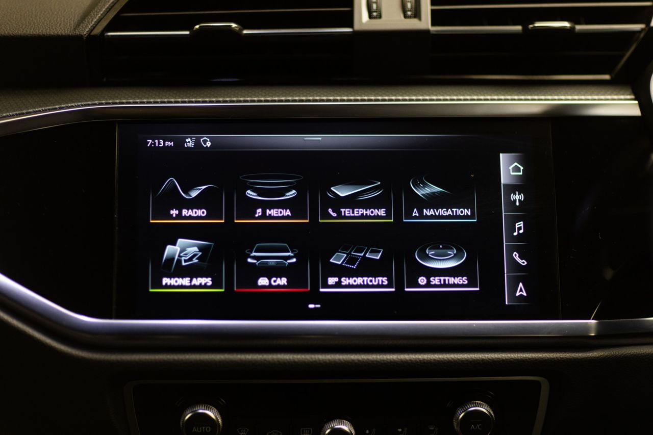 2019 AUDI Q3 S Line - vehicle photo 27 for sale on PureCar