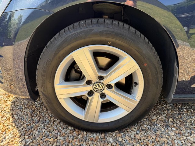 View our VOLKSWAGEN GOLF