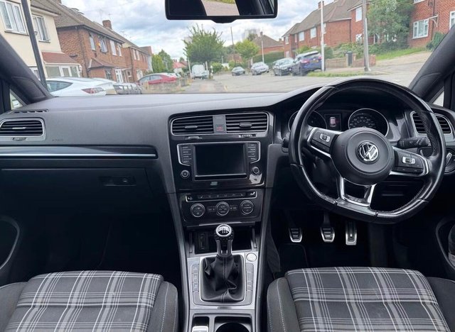 View our VOLKSWAGEN GOLF
