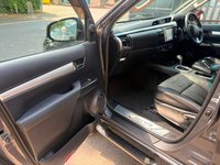 USED 2017 67 TOYOTA HILUX 2.4 D-4D Invincible X Pickup Double Cab 4dr Diesel Auto 4WD Euro 6 (150 ps) - LEATHER + AIR CON EURO 6 - AUTOMATIC - CRUISE
