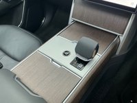 USED 2024 10 LAND ROVER RANGE ROVER 3.0 D350 MHEV SE SUV 5dr Diesel Auto 4WD Euro 6 (s/s) (350 ps) Finished In Hakuba Silver, This Range Rover Comes With Full Dealer History, Meridian Premium Sound System, 24" Alloy Wheels, Sliding Panoramic Roof, Full Leather Interior, 360 Degree Surround And Reverse Camera, Adaptive Air Suspension, Electric Heated Memory Seats, Side Steps, Privacy Glass, Heated Steering Wheel, 2 Keys, 12 Months MOT, 3 Months Warranty. Finance And Extended Warranty Available.