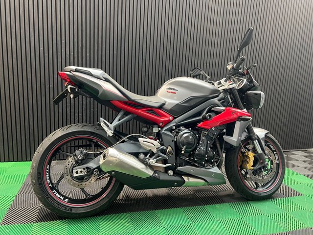 View our TRIUMPH STREET TRIPLE 675