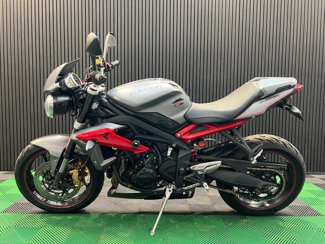 View our TRIUMPH STREET TRIPLE 675