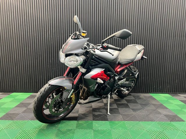 View our TRIUMPH STREET TRIPLE 675