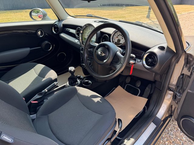 View our MINI CLUBMAN
