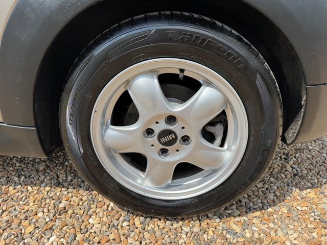 View our MINI CLUBMAN