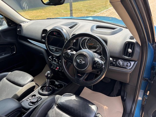 View our MINI COUNTRYMAN