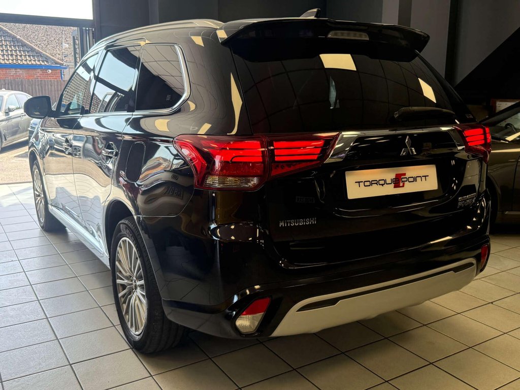 USED 2018 68 MITSUBISHI OUTLANDER 2.4 Outlander 4h PHEV CVT 4WD 5dr SH + 360 CAM + CARPLAY