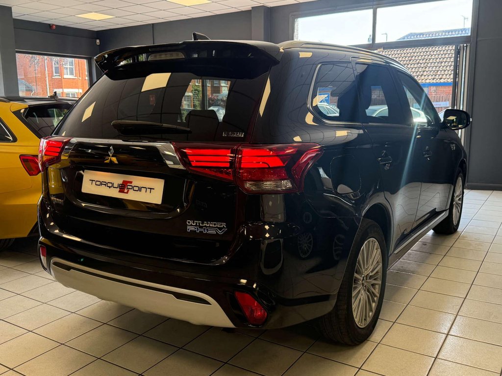 USED 2018 68 MITSUBISHI OUTLANDER 2.4 Outlander 4h PHEV CVT 4WD 5dr SH + 360 CAM + CARPLAY
