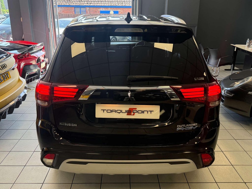 USED 2018 68 MITSUBISHI OUTLANDER 2.4 Outlander 4h PHEV CVT 4WD 5dr SH + 360 CAM + CARPLAY