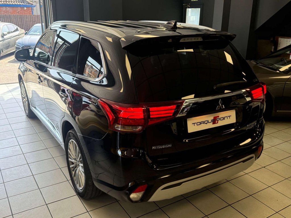 USED 2018 68 MITSUBISHI OUTLANDER 2.4 Outlander 4h PHEV CVT 4WD 5dr SH + 360 CAM + CARPLAY