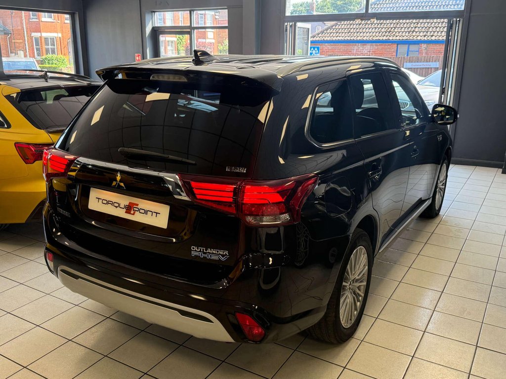 USED 2018 68 MITSUBISHI OUTLANDER 2.4 Outlander 4h PHEV CVT 4WD 5dr SH + 360 CAM + CARPLAY