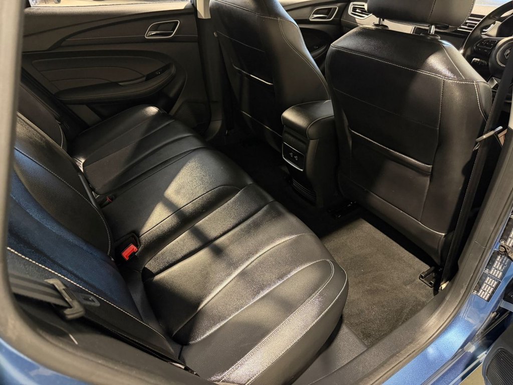 USED 2022 22 MG MG5 61.1kWh Exclusive Long Range Estate 5dr Electric Auto (156 ps) 