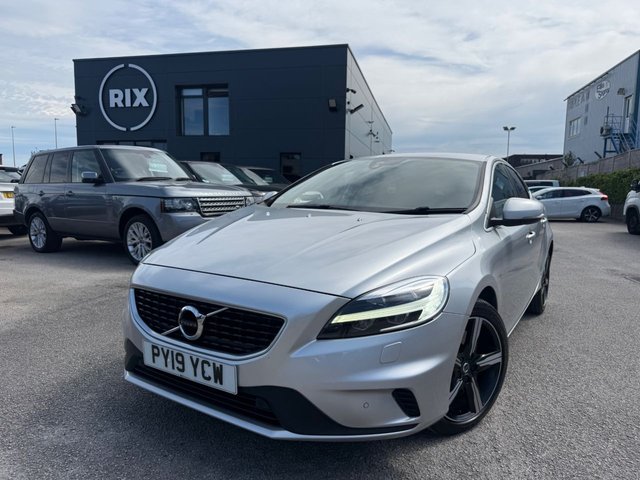 View our VOLVO V40