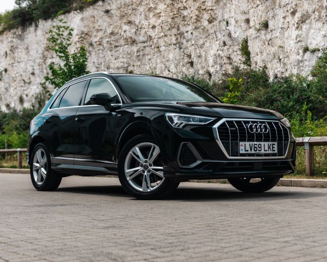 View our AUDI Q3