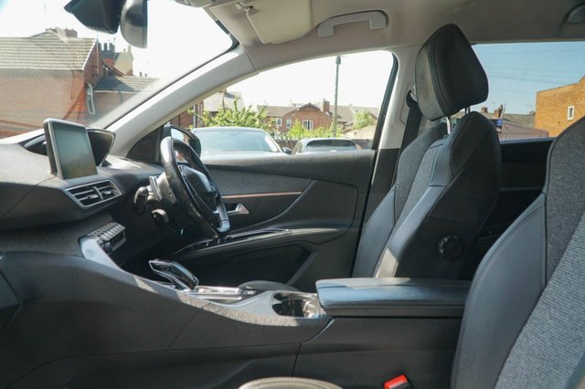 View our PEUGEOT 5008