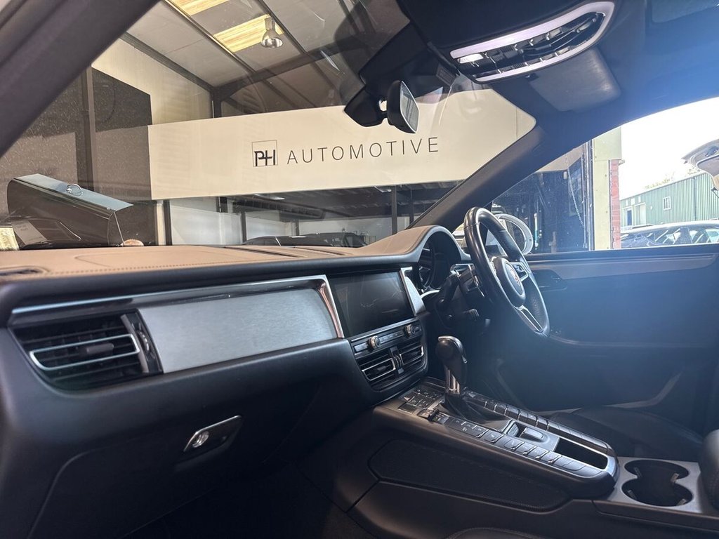 USED 2018 68 PORSCHE MACAN 2.0T SUV 5dr Petrol PDK 4WD Euro 6 (s/s) (245 ps) BOSE|PAN ROOF|14 WAY SEATS